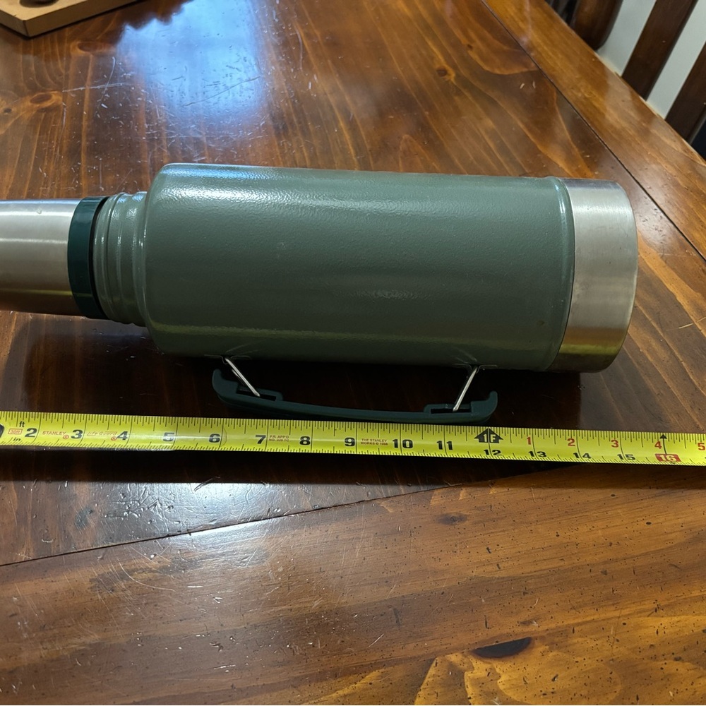 Stanley Classic Green Thermos - Picture 4 of 4